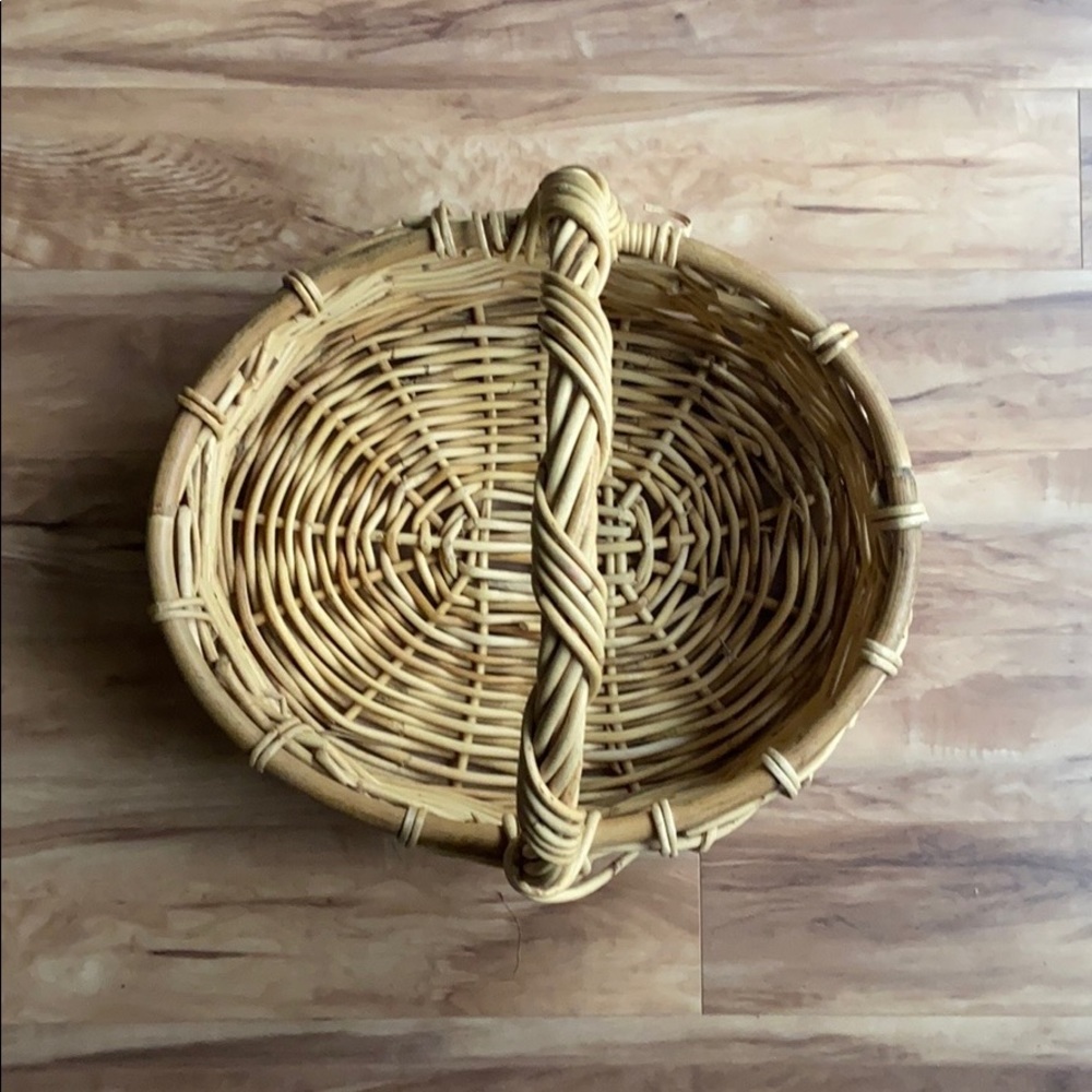 Oval shape wicker basket with handle - Picture 4 of 5